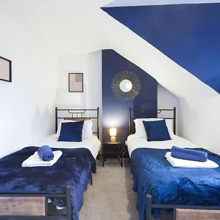 Elegant 3br Retreat Sleeps 7,free Parking