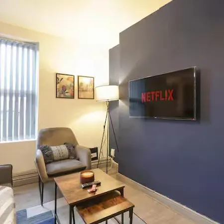 Pet-friendly 3br Home, Sleeps 7, 1 Mile From Centre