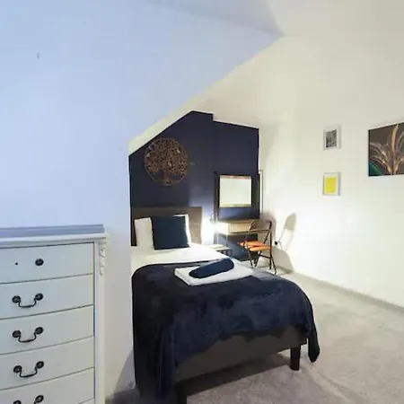 Pet-friendly 3br Home, Sleeps 7, 1 Mile From Centre *