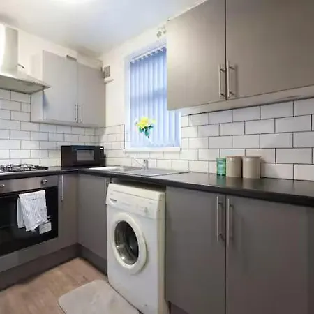 Pet-friendly 3br Home, Sleeps 7, 1 Mile From Centre