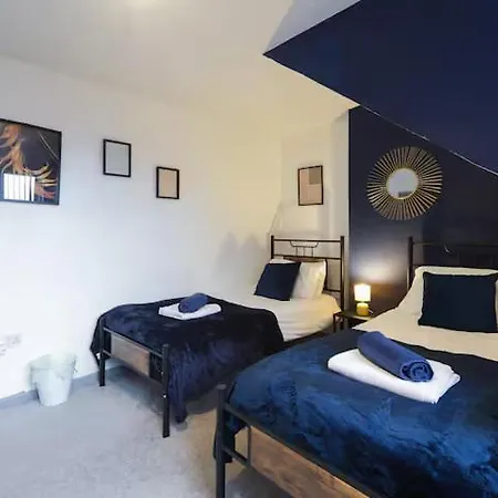 Apartment Pet-friendly 3br Home, Sleeps 7, 1 Mile From Centre Leeds (West Yorkshire)