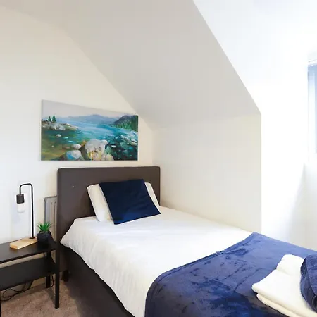 Elegant 3br Retreat Sleeps 7,free Parking *
