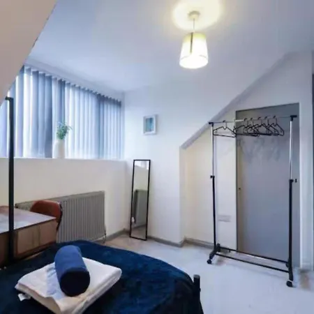 Apartment Elegant 3br Retreat Sleeps 7,free Parking *
