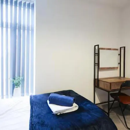 Apartment Elegant 3br Retreat Sleeps 7,free Parking
