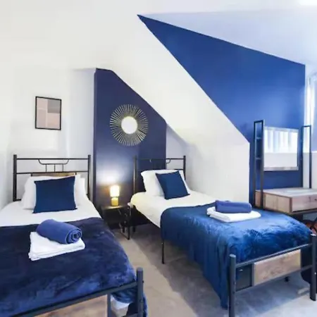 Apartment Elegant 3br Retreat Sleeps 7,free Parking *