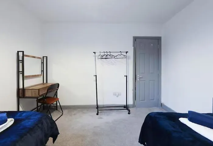 דירה Bright 3br Sleeps 7 Free Parking לידס