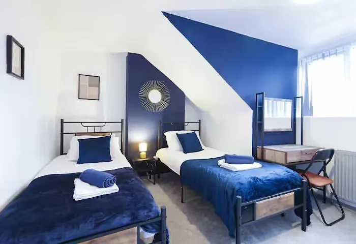 Bright 3br Sleeps 7 Free Parking לידס