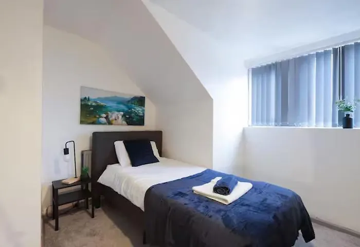 Bright 3br Sleeps 7 Free Parking Apartment Leeds (West Yorkshire)