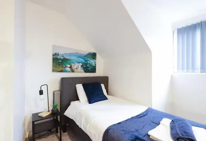 Bright 3br Sleeps 7 Free Parking * לידס