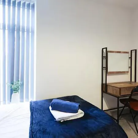 Bright 3br Sleeps 7 Free Parking Appartamento