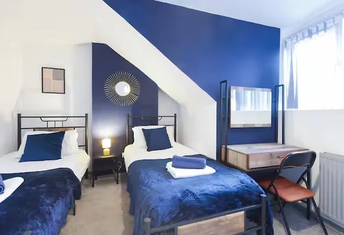 Bright 3br Sleeps 7 Free Parking Appartamento *