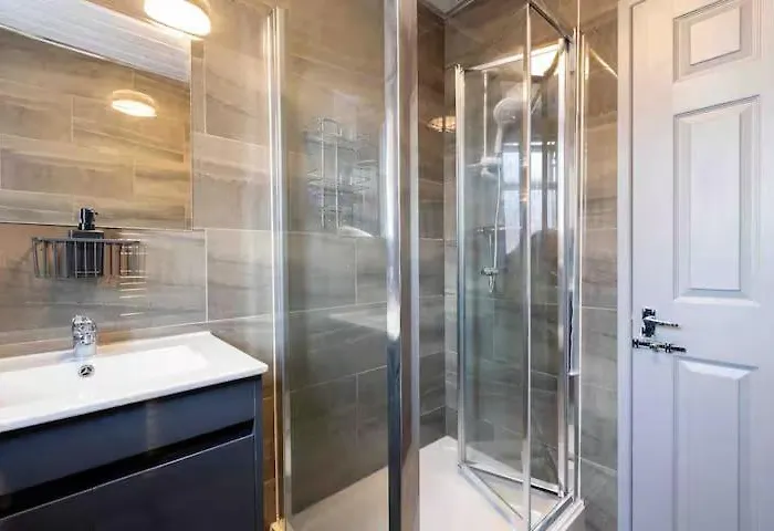 Bright 3br Sleeps 7 Free Parking Appartamento