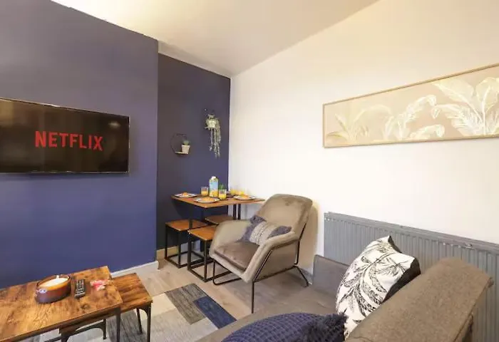 Bright 3br Sleeps 7 Free Parking Appartamento *