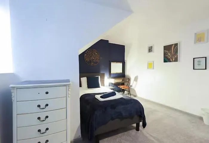 Bright 3br Sleeps 7 Free Parking *